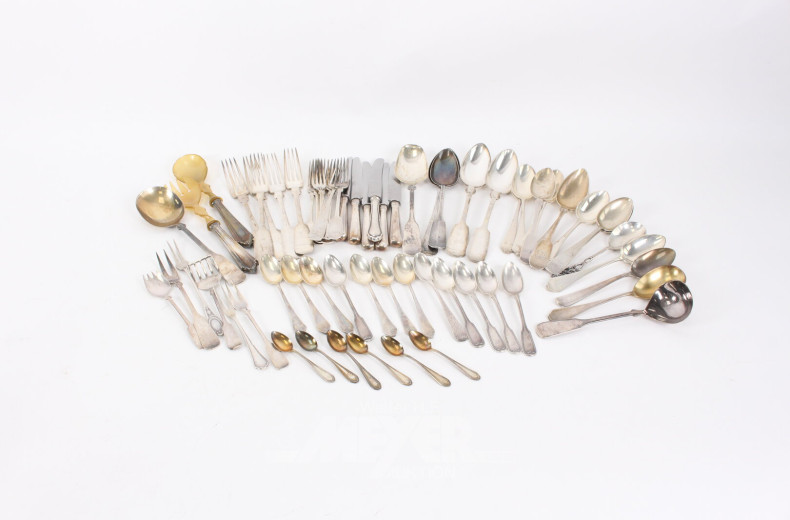 Konvolut versch. Besteckteile, überw. 800er Silber, im Holzkoffer