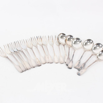 Konvolut Silberbesteck, best. aus 12 Kuchengabeln und 6 Frühstückslöffel