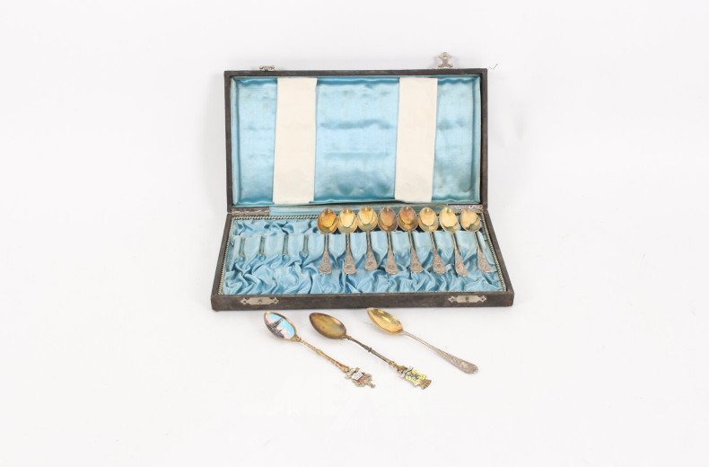 Schatulle mit 11 kl. Teelöffeln