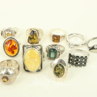 12 Ringe in überw. 925er Silber mit div. Besatz