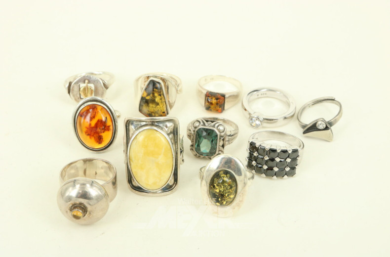 12 Ringe in überw. 925er Silber mit div. Besatz