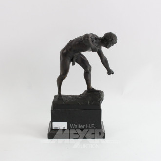 Bronzeskulptur "Bogenschütze" auf Marmorsockel