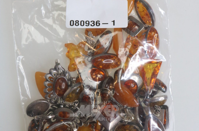 Posten div. Bernstreinanhänger- und Ohrschmuck