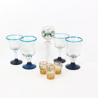 8 versch. Gläser: Wasser, Wein, Schnaps