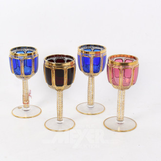 4 böhmische Weingläser, versch. farbig mit Vergoldung