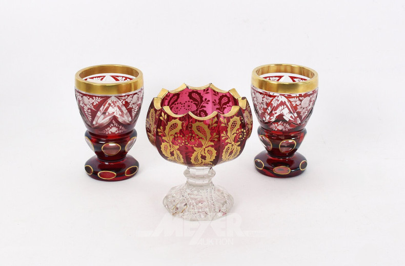 2 böhmische Rubinglas-Pokale und Fußschale mit Vergoldung