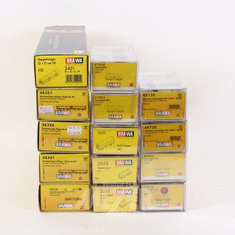 14 versch. Güter- u. Personenwaggons