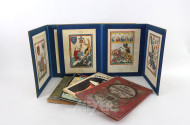 3 Bücher, 1 Sammelalbum und 3 Mappen mit div. Drucken