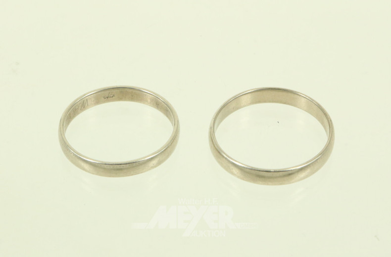 Paar Trauringe mit Gravur