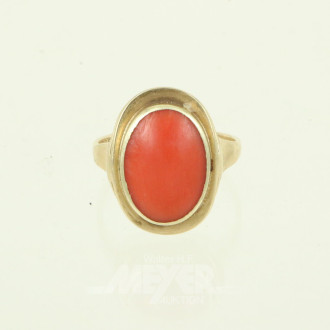 Ring mit roter Koralle