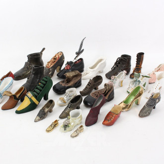 kl. Sammlung von div. Miniaturschuhen