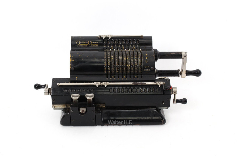 Kurbelrechenmaschiene / Arithometer