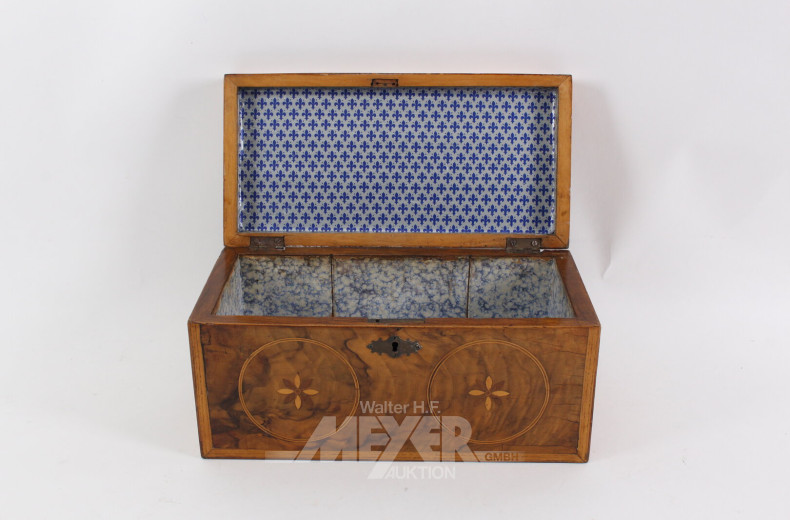 Holzschatulle mit Intarsien