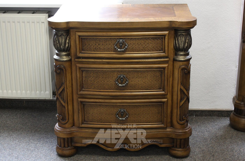 massives Himmelbett mit 2 Nachtschränken, 3-zügig