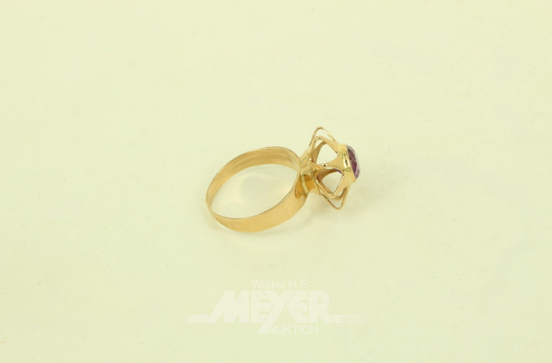 Damenring mit lilafarbenem Farbstein
