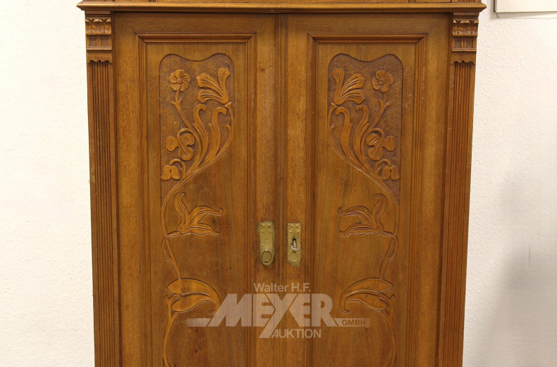 Vertiko im Jugendstil mit floraler Schnitzerei