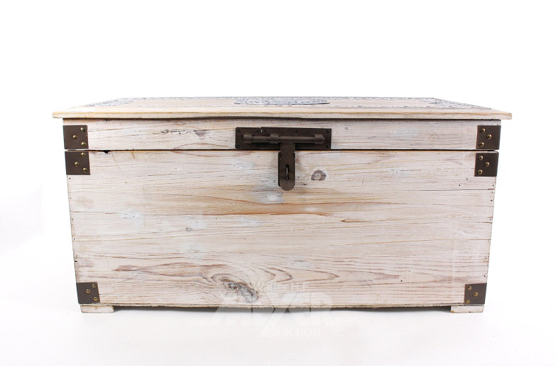 Holztruhe
