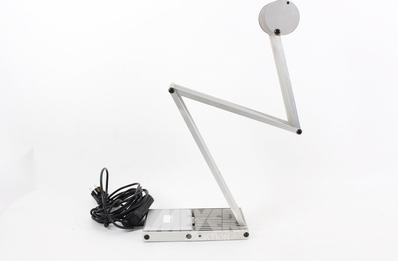 mod. Schreibtischlampe im Industriedesign, höhenverstellbar