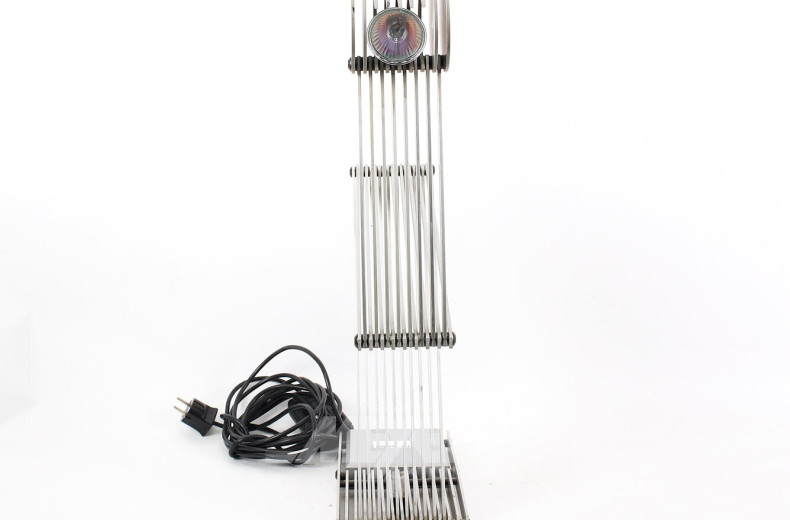 mod. Schreibtischlampe im Industriedesign, höhenverstellbar