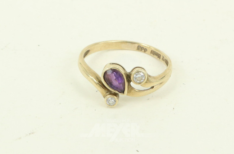 Ring mit 2 kl. Brillanten u. 1 Amethyst