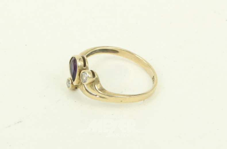 Ring mit 2 kl. Brillanten u. 1 Amethyst