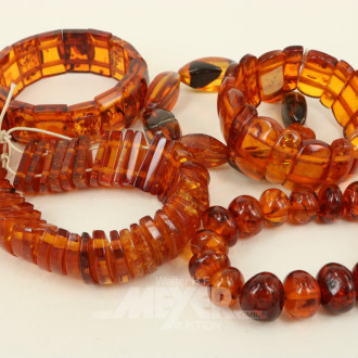 Posten div. Bernsteinarmbänder