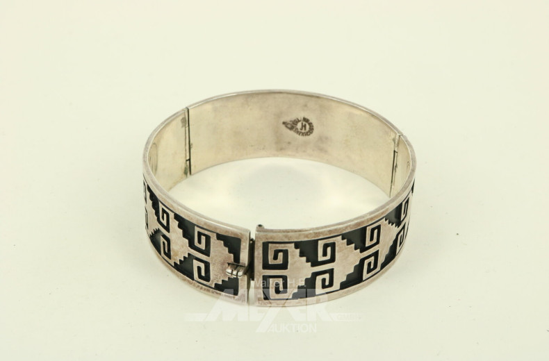Breiter Armreif mit mexikanischem Muster in 925er Silber