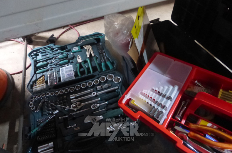 2 versch. Werkzeugkoffer / Steckschlüsselkasten