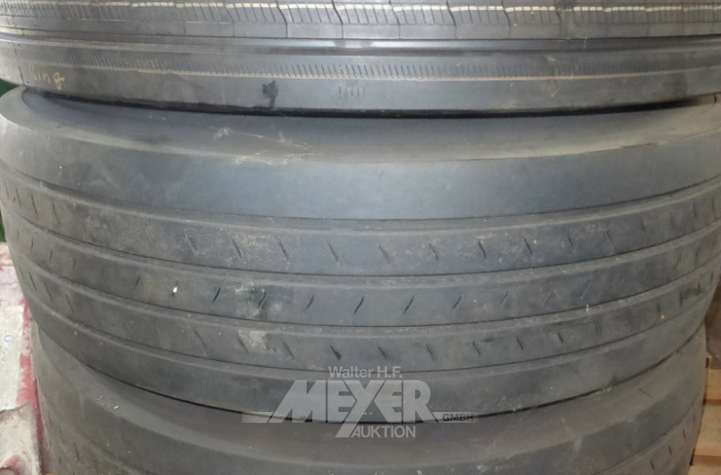 3 LKW-Reifen, 1 x neuwertig, 2 x gebraucht, 315/80R22,5 CONTINENTAL