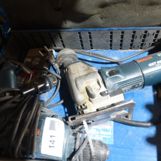 2 Handmaschinen, u.a. 1 x Stichsäge und 1 x Bohrmaschine BOSCH