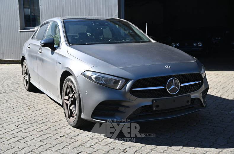Mercedes-Benz A 250 e 8G-DCT AMG Line, mountaingrau mango