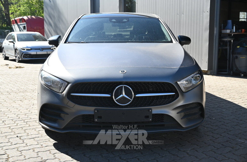 Mercedes-Benz A 250 e 8G-DCT AMG Line, mountaingrau mango