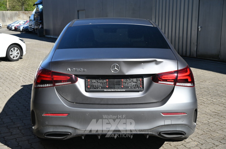 Mercedes-Benz A 250 e 8G-DCT AMG Line, mountaingrau mango
