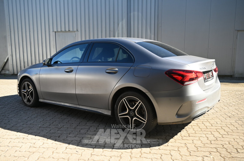 Mercedes-Benz A 250 e 8G-DCT AMG Line, mountaingrau mango