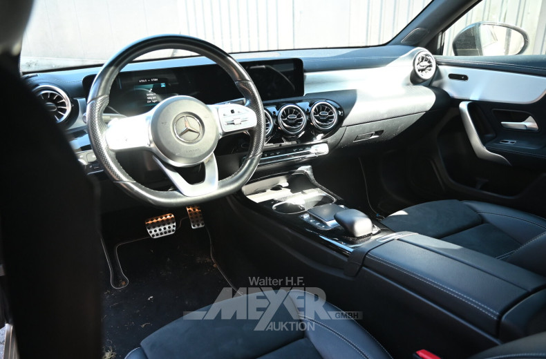 Mercedes-Benz A 250 e 8G-DCT AMG Line, mountaingrau mango