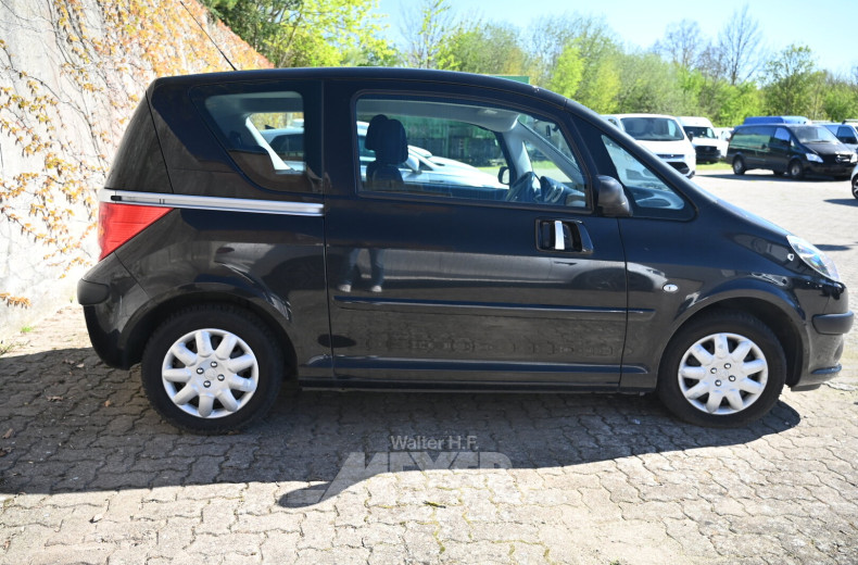 Peugeot 1007, schwarz