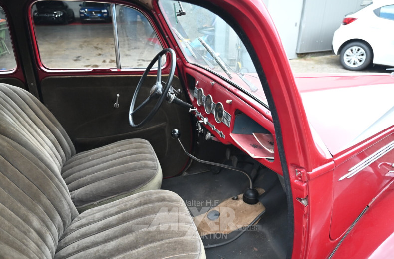 Vauxhall Typ 12, rot, linkslenker