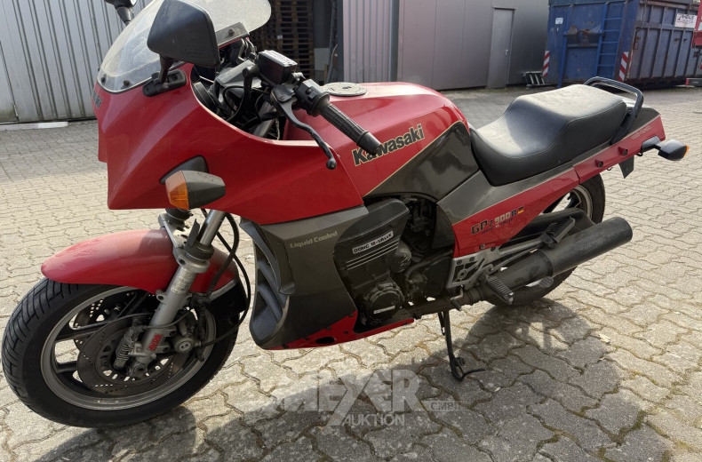 Kawasaki GPZ 900