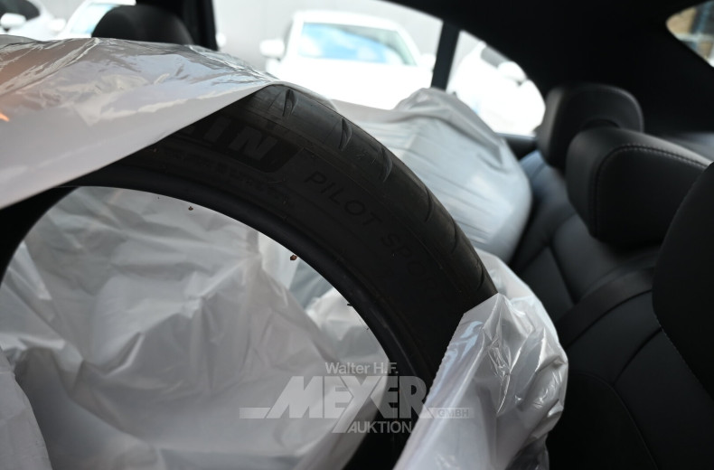 Mercedes-Benz E63 AMG Limousine 4Matic+