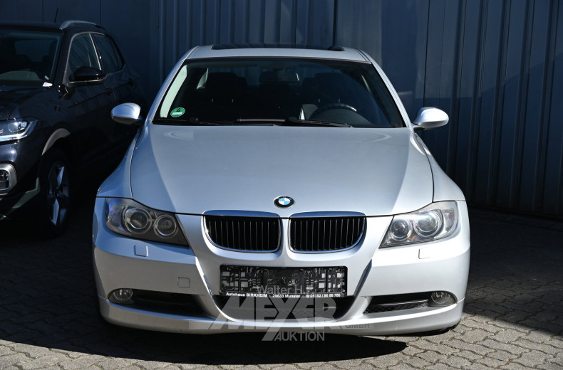BMW 320i E90, silber