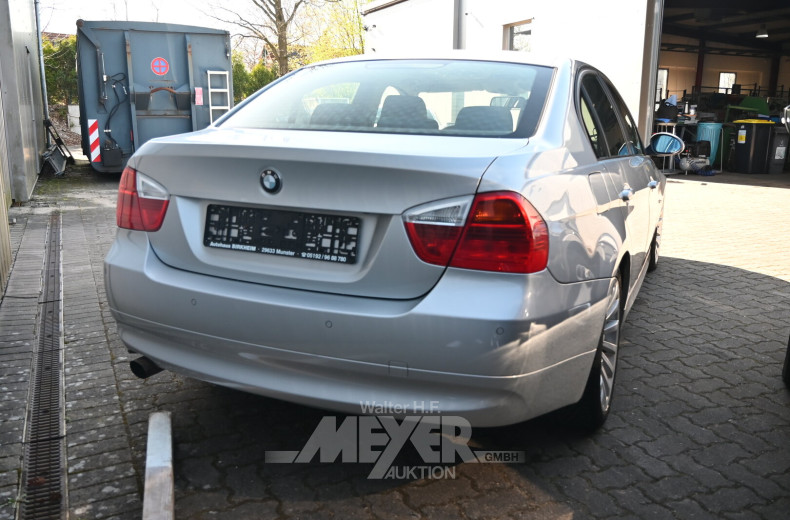 BMW 320i E90, silber