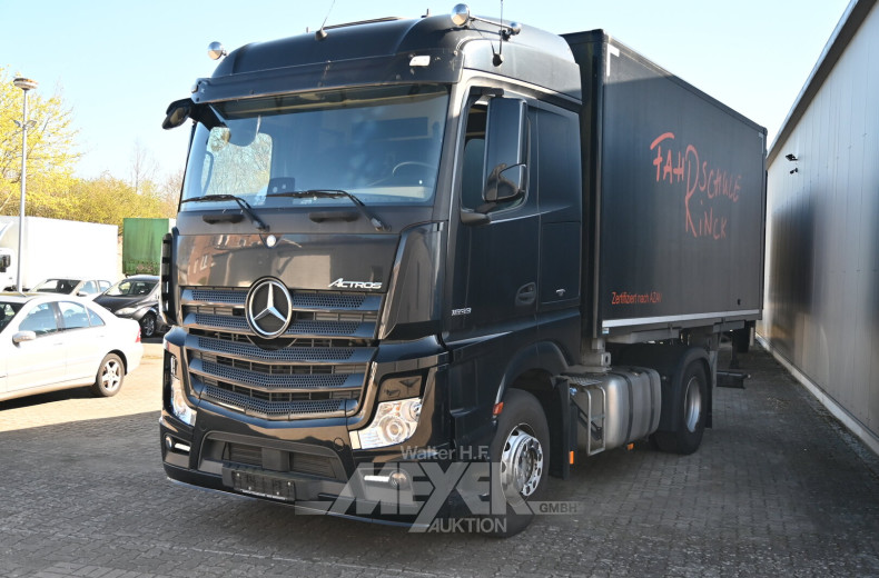 Sattelzugmaschine Mercedes-Benz Actros 1833 4x2, schwarz