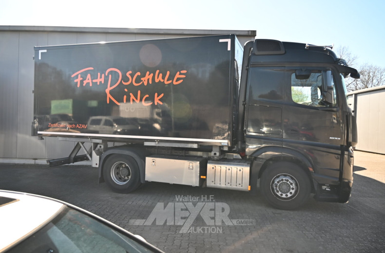 Sattelzugmaschine Mercedes-Benz Actros 1833 4x2, schwarz