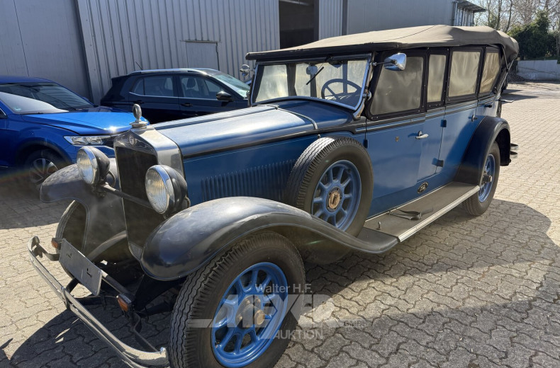 Fiat 521 mit Faltdach, blau
