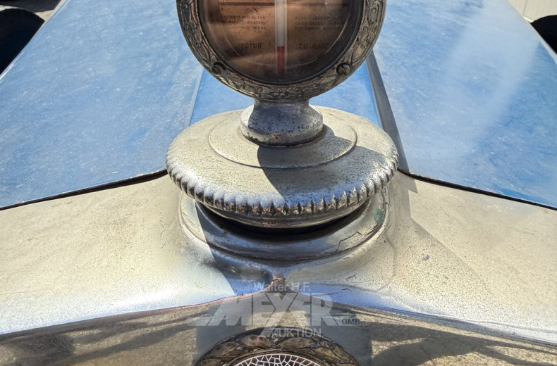 Fiat 521 mit Faltdach, blau