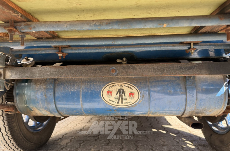 Fiat 521 mit Faltdach, blau