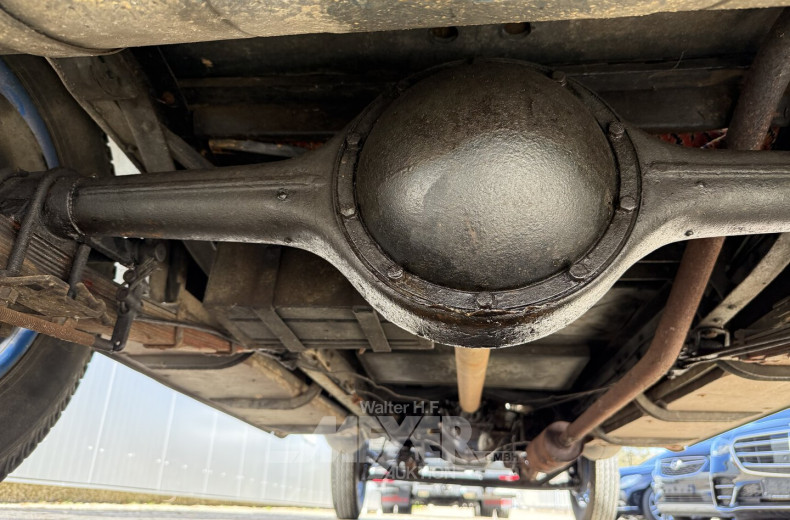 Fiat 521 mit Faltdach, blau