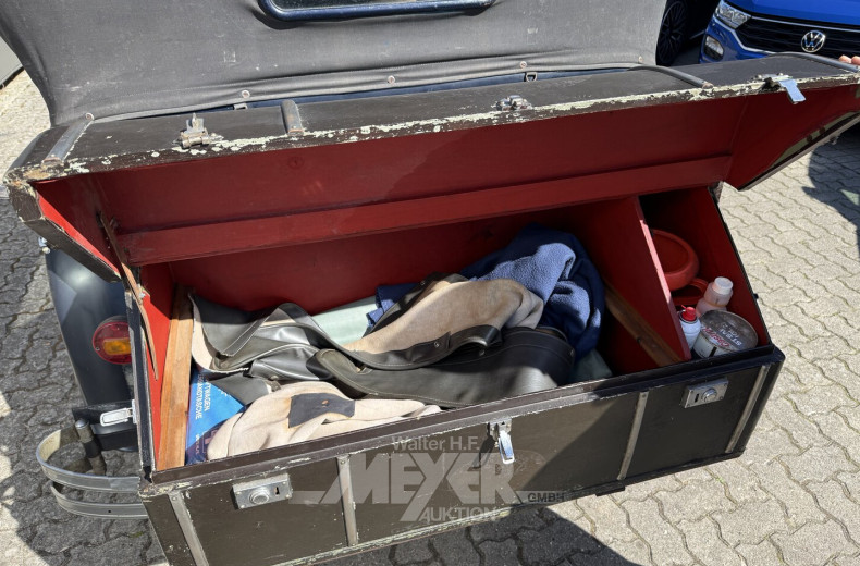 Fiat 521 mit Faltdach, blau