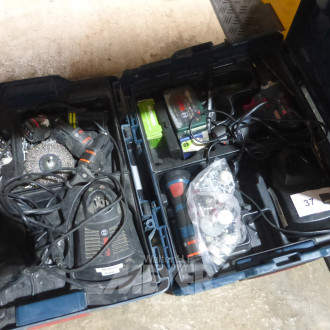 Akku-Bohrschrauber mit div. Akkus, Ladegeräten und Zubehör