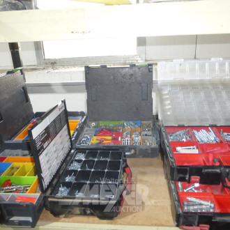 7 Sortimentkästen mit Inhalt: DIN-Norm-Verbindungstechnik